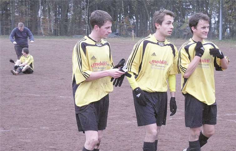 Olaf Gärtner (Bildmitte) hätte mit seinem Last-Minute-Treffer zum Matchwinner werden können.privat
