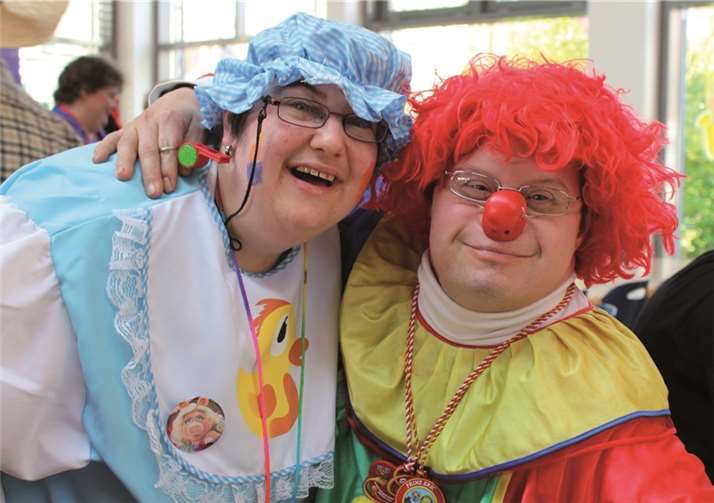 "Olau" und "Helau" in der Rhein-Mosel-Werkstatt: Die behinderten Menschen feierten den Höhepunkt der fünften Jahreszeit.