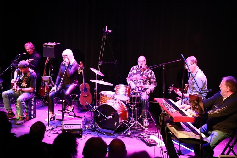 „OldStars“ rocken das JuSch in Neuwied