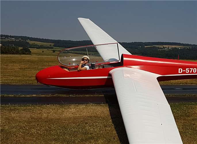 Oldtimer_ASK 13: Der 52 Jahre alte Oldtimer ASK 13 wird nur selten für Streckenflüge eingesetzt, da die Flugleistungen des Schulflugzeugs meilenweit von denen moderner Segelflugzeuge entfernt sind. Aber für Lustflüge eignet sie sich immer noch hervorragend.Jan Bodenheim