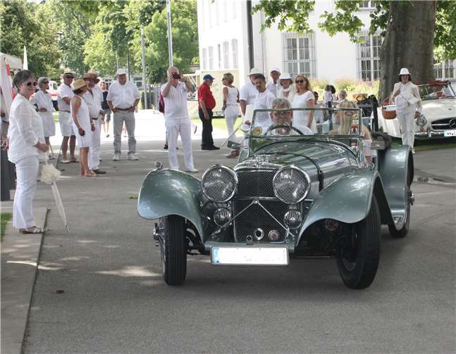 Oldtimer Fahrzeuge von Gotthardt Classic Cars werden bei der Veranstaltung „Dîner en blanc“ im Koblenzer Schlosspark zu sehen sein. BUGA-Freunde Koblenz