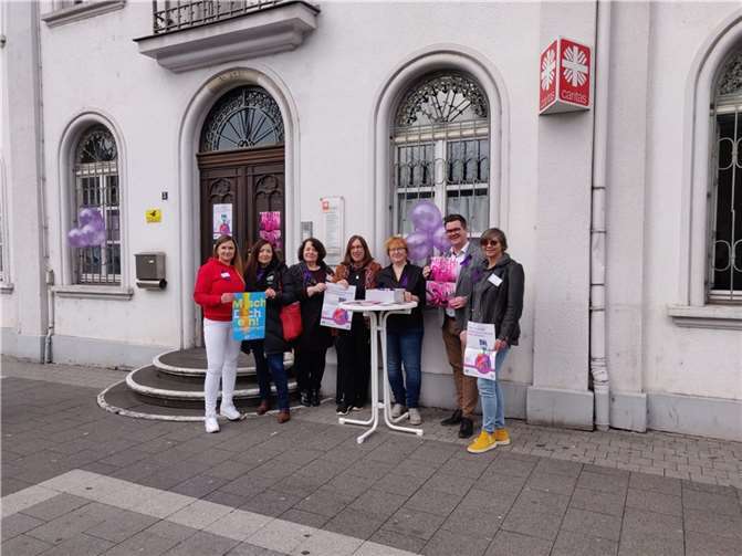 Olga Scott, Dilorom Jacka, Lilly Bittner, Sonja Maibach, Ulrike Proft, Peter Jung, Martina von Berg (v.l.n.r.).  Foto: Caritas Neuwied