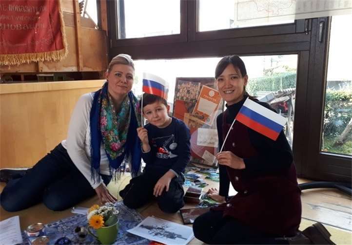 Olga und Benno Welling sowie Marsiiana Alymova.Foto: privat