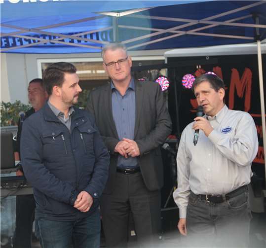 Oliver Krügel (Stadtbürgermeister), Uwe Bruchhäuser (Verbandsbürgermeister Bad Ems-Nassau) und Rüdiger Glodek (Schatzmeister des Gewerbevereins Bad Ems Plus e.V.) bei der Eröffnungsansprache.