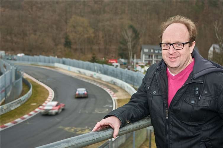 Oliver Martini im Streckenabschnitt Breidscheid an „seiner“ Nordschleife. Nürburgring/Kah