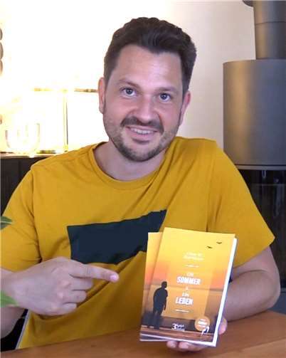 Oliver Steinhäuser liest aus seinem Debütroman „Ein Sommer & ein Leben“.  Fotos: privat