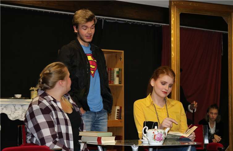 Olli und Marlene kennen Lauras dunkles Geheimnis.