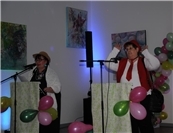 Oma mit Enkeltocher Bärbelche sorgten für eine eindrucksvolle Dialog-Büttenrede....