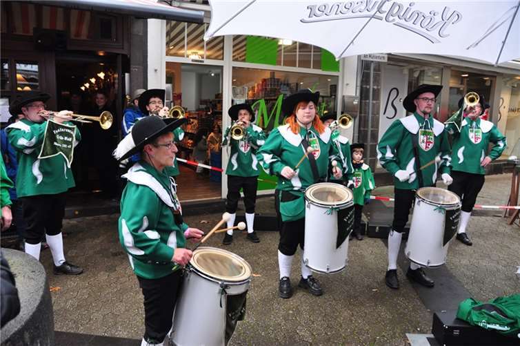 Opening durch den Fanfarenzug Grün-Weiß.