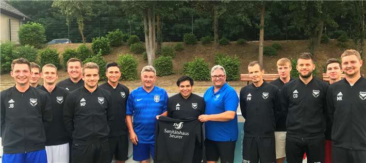 Optimal ausgestattet treten die Jungs nun auf dem Platz auf.privat