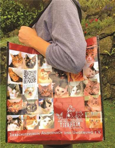 Optisch ansprechend, praktisch und ökologisch sinnvoll: der Shopper des Tierheims Andernach. privat