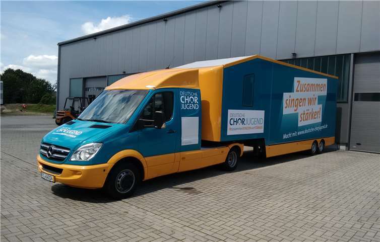 Optisch mehr ein Truck - der Kinderchorland-SingBus tourt im März und April durch Rheinland-Pfalz. Fotos: DCJ/Clara Schürle
