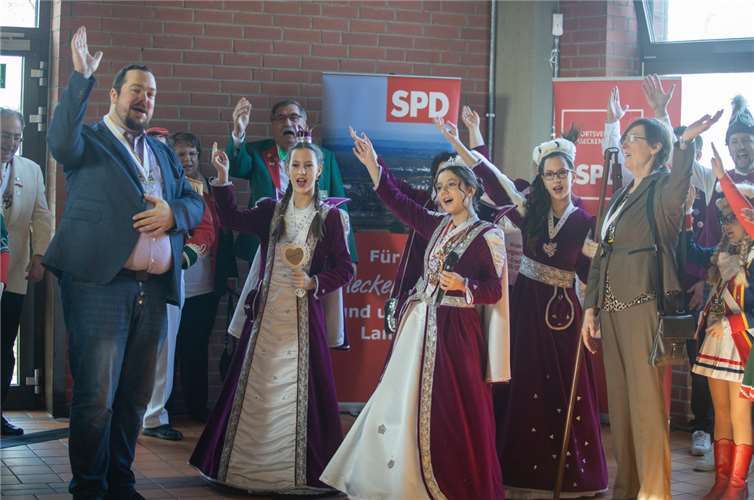 Orden gab es für den SPD-Ortsvereinsvorsitzenden Daniel Momberg und Fraktionschefin Dr. Brigitte Kuchta.Fotos: SPD Meckenheim