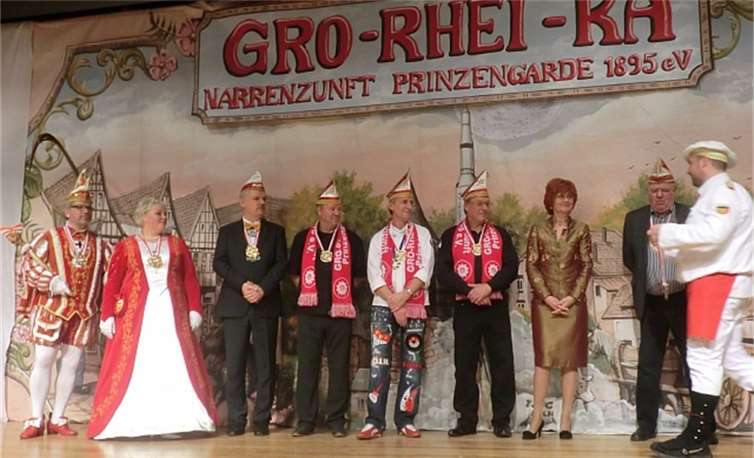 Ordensverleihung an verdiente Karnevalisten.