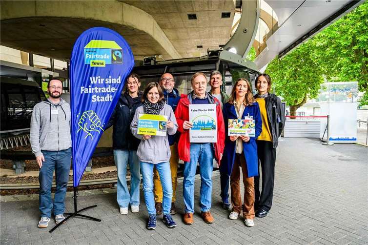 Orga-Team und Helfer des Fairen Seilbahnfrühstücks in der Talstation der Koblenzer Seilbahn.  Foto: Jennifer Zumbusch