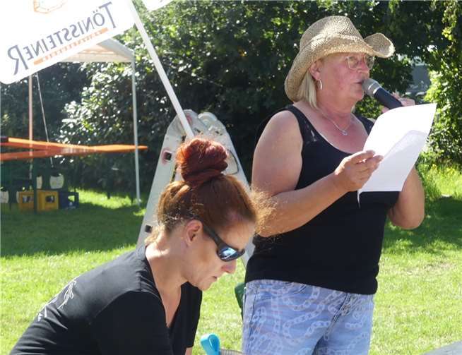 Organisationsleiterin Brigitte Krämer-Michels (re.) wusste die Veranstaltung auch in ihrer amüsanten Art zu moderieren.