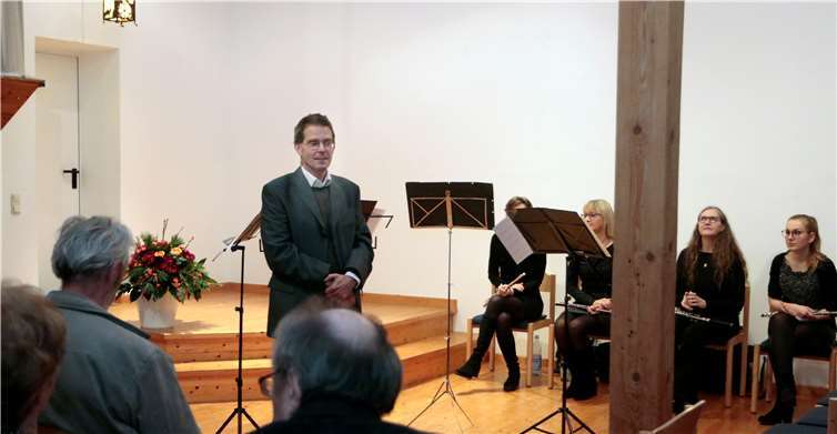 Organisator Robert Nikolayczik stellte die vier Damen des Flötenquartetts vor.