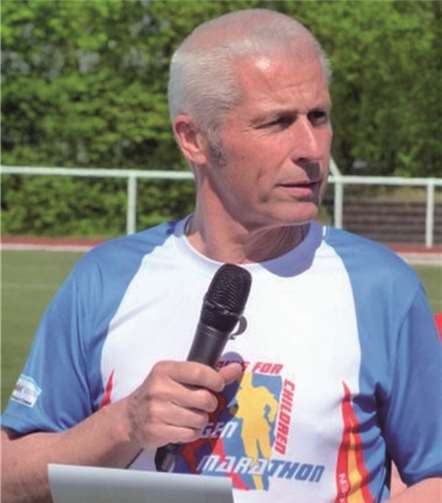 Organisator des Running-for-Children Windhagen-Marathon: Günter Soost.privat