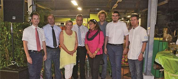 Organisatoren und Freunde stellten sich zu einem Gruppenfoto auf, in der Mitte Vorsitzender Michael Geppart.Werner Meyer