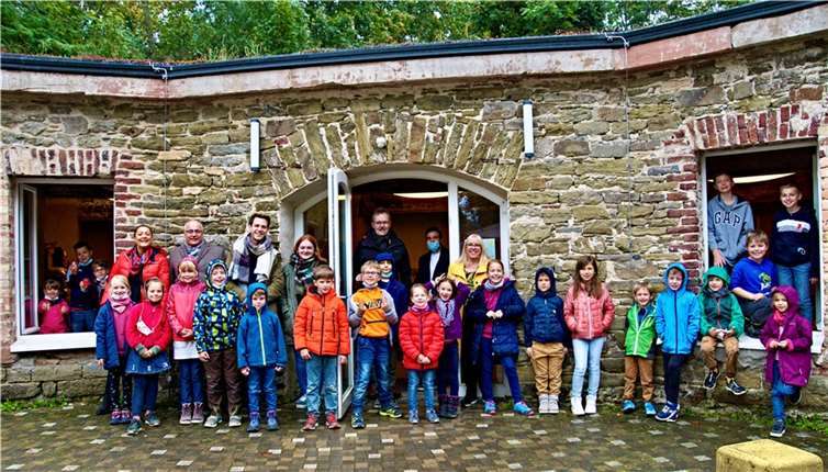 Organisatoren und Sponsoren freuen sich gemeinsam mit den Kindern über die interessante und kurzweilig Herbstferienfreizeit.Quelle: Koblenzer Bündnis für Familie