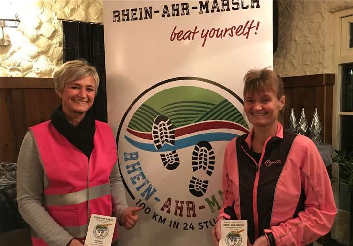 Organisatorin Saskia Piontek mit Wilma Driesen. Die erfolgreiche Walkerin wird auch im kommenden Jahr in Rheinbach starten. Privat