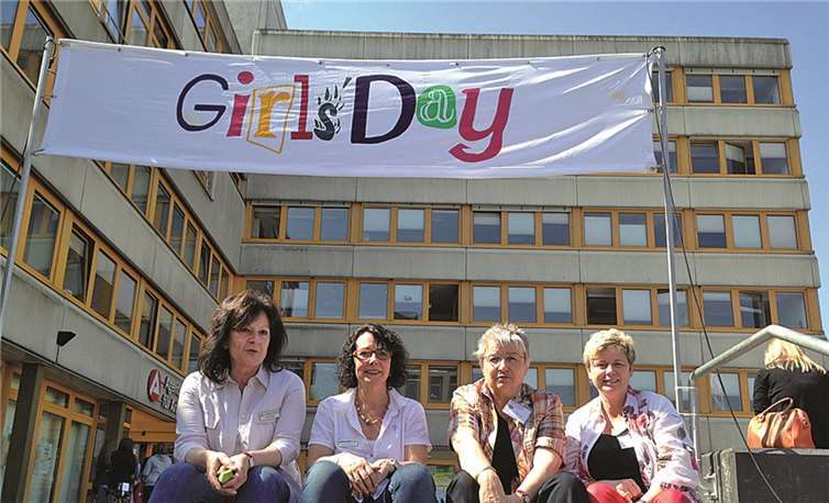 Organisatorinnen des Neuwieder Girlsdays (v. li.): Gisela Kretzer, Beauftragte für Chancengleichheit am Arbeitsmarkt der Neuwieder Arbeitsagentur, Sybille Offermann, Beauftragte für Chancengleichheit am Arbeitsmarkt des Jobcenters Landkreis Neuwied, Doris Eyl-Müller, Gleichstellungsbeauftragte des Landkreises Neuwied und Sandra Thannhäuser, Gleichstellungsbeauftragte der Stadt Neuwied. privat