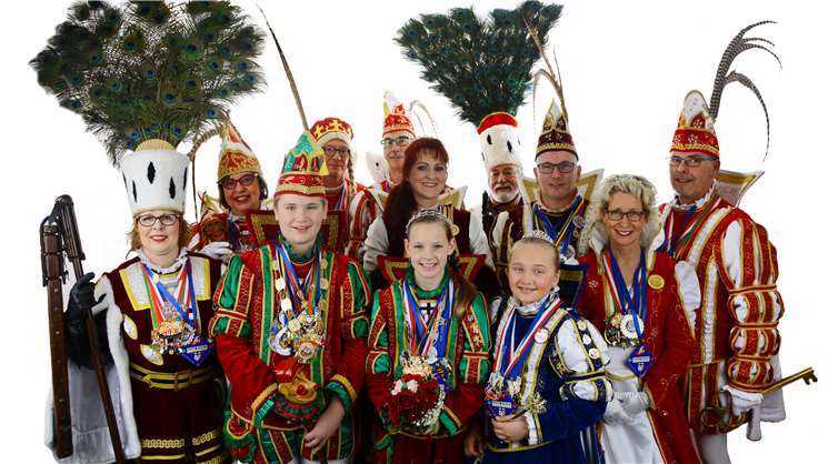 Organisatorisch begleitet von Sohn Marcel, Mitarbeiter David Hofmann und Ehefrau Gabi (Gabi-Moden), empfing auch in diesem Jahr Inhaber Alfred Eich die Tollitäten der Kernstadt und der Orte.Foto: Eich