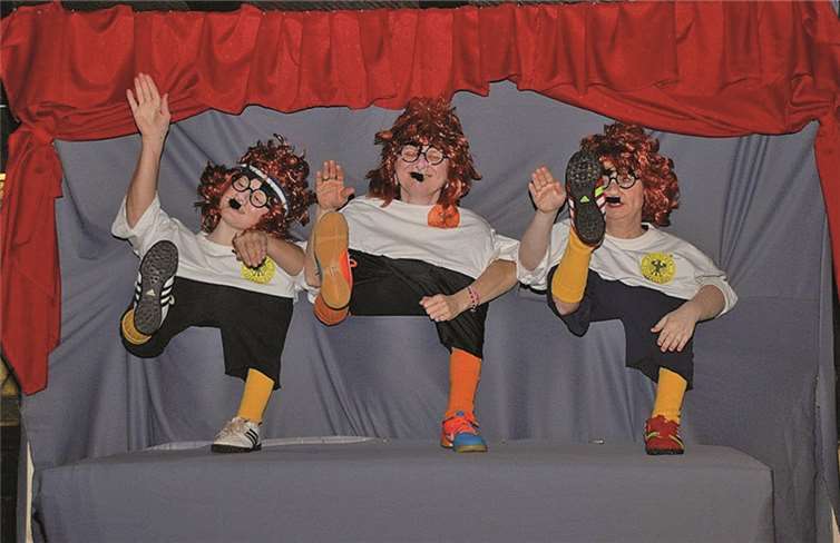 Originelle Darbietungen rissen die Zuschauer zu Begeisterungsstürmen hin.