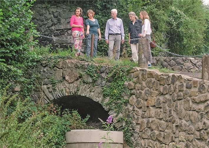 Ortsbesichtigung am Antonius-Brunnen. Floris Groteclaes