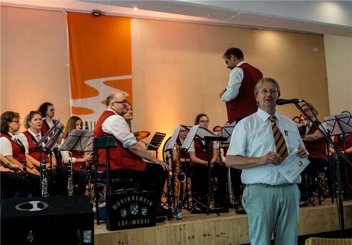 Ortsbürgermeister Albrecht Gietzen erläuterte den Werdegang der Hatzenporter Wanderwege.