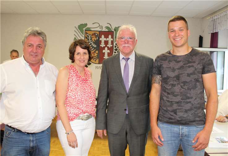 Ortsbürgermeister Alfred Sebastian (2. v. r.) mit den Beigeordneten Robert Berzen, Elke Surges und David Fuhrmann (v. l.). Foto: WITE