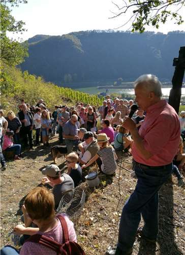 Ortsbürgermeister Franz-Josef Thönnes lobte die ehemaligen Fußballer im für die im letzten halben Jahr geleistete Arbeit. Privat
