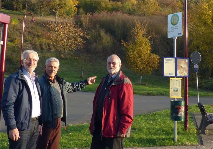 Ortsbürgermeister Fritz Bär, Bürgermeister Bruno Seibeld und Vertreter der FWG Rhein-Mosel trafen sich in Burgen.privat