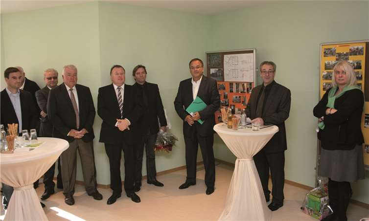 Ortsbürgermeister Hans Dieter Felten konnte zahlreiche Gäste bei der Einweihung willkommen heißen. WER