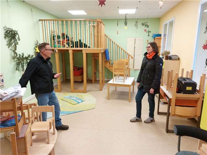 Ortsbürgermeister Herbert Menzel erläuterte Kathrin Laymann die speziellen Hatzenporter Probleme. Foto: privat