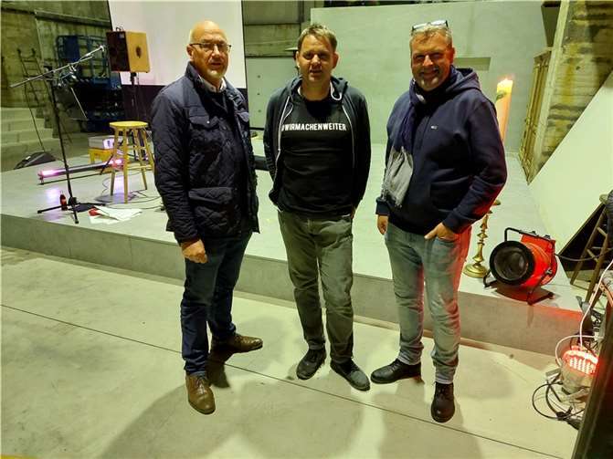 Ortsbürgermeister Jürgen Schwarzmann, Bestsellerautor Andy Neumann, Ratsmitglied Rainer Metzen.Foto: privat