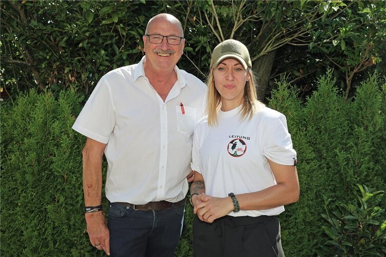 Ortsbürgermeister Jürgen Schwarzmann, Organisatorin Sandra Schmitt