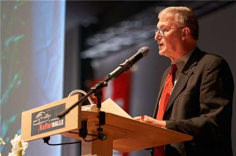 Ortsbürgermeister Lothar Kalter hieß die Gäste in Ochtendung willkommen und führte mit seinem Grußwort in die Veranstaltung ein.