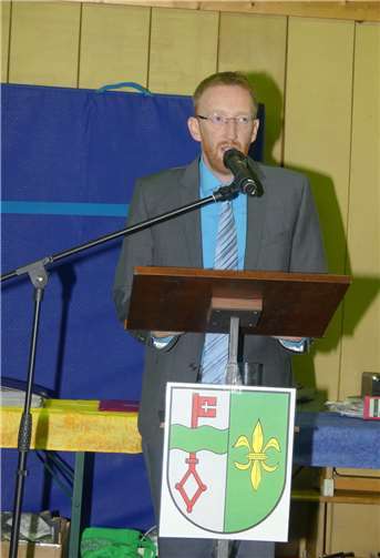 Ortsbürgermeister Rainer Welches begrüßte die Festgäste und warf einen Blick auf die Gegenwart und Zukunft der Doppelgemeinde.