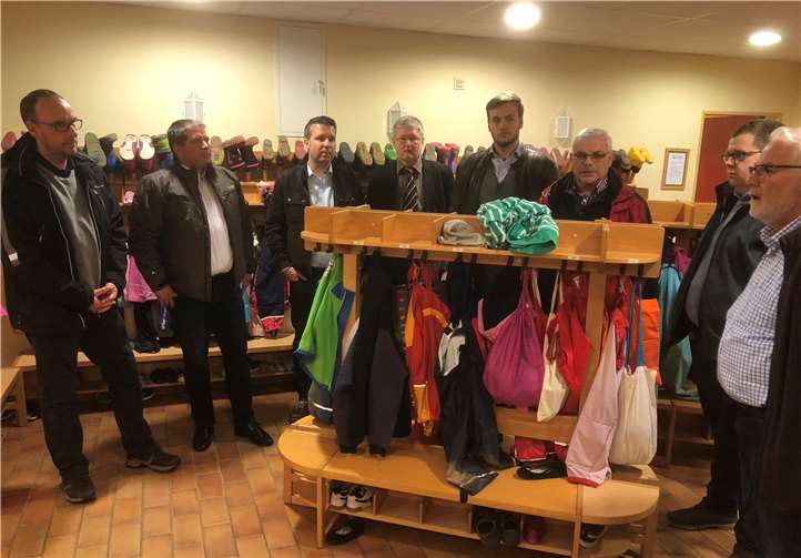 Ortsbürgermeister René Henric (rechts) zusammen mit Vorstandsmitgliedern Patrick Schaden, Manfred Frickel, dem Stellvertretenden Vorsitzenden Christian Schuth, Peter Scheidweiler, Mitgliederbeauftragten Marcus Franke, Marco Kneip und dem CDU Fraktionsvorsitzenden Johannes Liesenfeld (links). Jens Firmenich, CDU