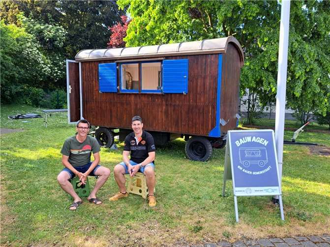 Ortsbürgermeister Thomas Probstfeld zu Besuch bei Willi Schlichter.  Foto: privat