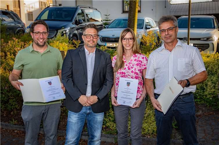 Tobias Reusch zum neuen Ortsbürgermeister ernannt Ortsbürgermeister Tobias Reusch (2. von links) konnte im Rahmen der konstituierenden Ratssitzung in Nentershausen (von links) Andreas Egenolf, Daniela Klaus und Markus Bersch als neue Beigeordnete der Ortsgemeinde Nentershausen ernennen.