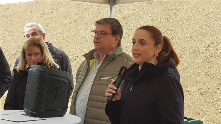 Ortsbürgermeister Walter Kill und die Kita-Leiterin Kristina Weber.