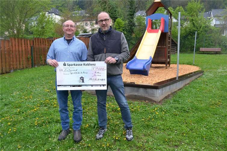 Ortsbürgermeister dankt für engagiertes Engagement der MühlenKINDER.  Foto: Wibke Bender
