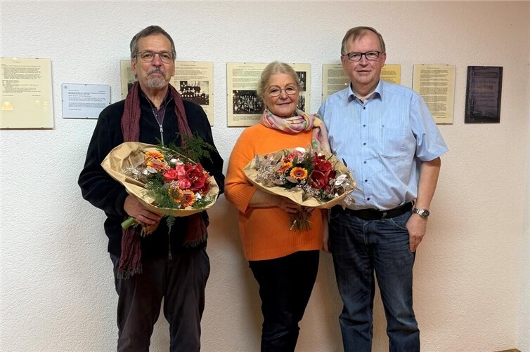 Ortsbürgermeisterin Cornelia Baas aus Untershausen und der bisherige Erste Beigeordnete Bernd Velten (l.) haben ihre Ämter aus persönlichen Gründen niedergelegt. Siegfried Gilles (r.) wurde zum neuen Ersten Beigeordneten gewählt. Foto: Ortsgemeinde Untershausen / Kerstin Wirges