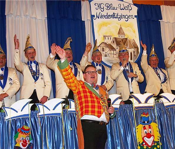 Ortsbürgermsieter Michael R. Schäfer grüßte die Narren in der Lavahalle.