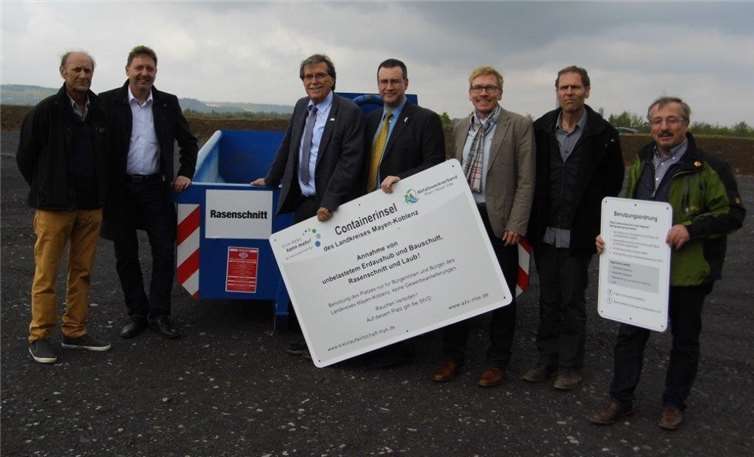 Ortstermin am neuen Standort der Containerinsel im Vorfeld der offiziellen Eröffnung. privat