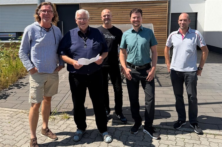 Ortstermin zur künftigen Linienführung der Linie 13 in Güls mit Vertretern der koveb, des Tiefbauamtes und Stadtrat August Hollmann (CDU).
