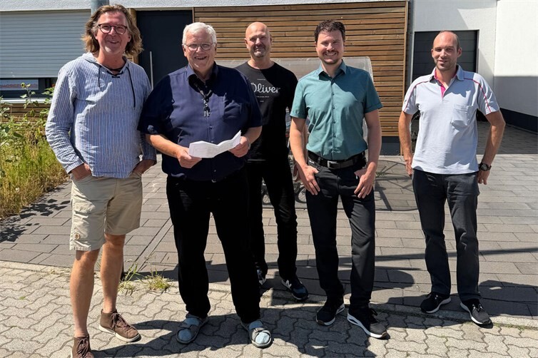 Ortstermin zur künftigen Linienführung der Linie 13 in Güls mit Vertretern der koveb, des Tiefbauamtes und Stadtrat August Hollmann (CDU).