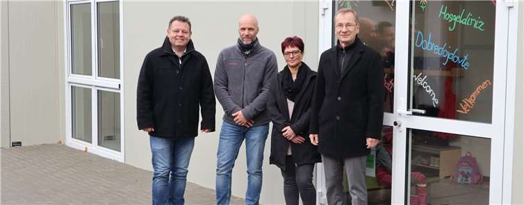 Ortsvorsteher Alexander Albrecht, Bauamtsleiter Marco Schreiner, Kita Mitarbeiterin Brigitte Nonn und BM Andreas Geron.Foto: Stadtverwaltung Sinzig